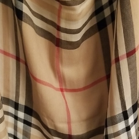 Fabulous scarf/wrap - Picture 5 of 7